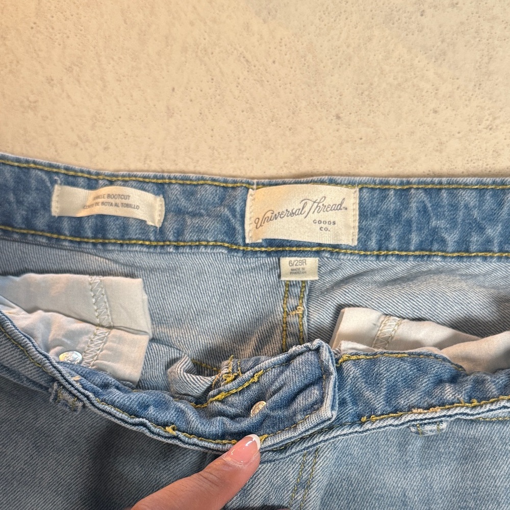 Universal Thread Women's Light Blue High Rise Jeans